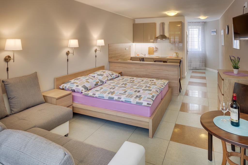 Apartements Studio 964 Libeznice Bagian luar foto