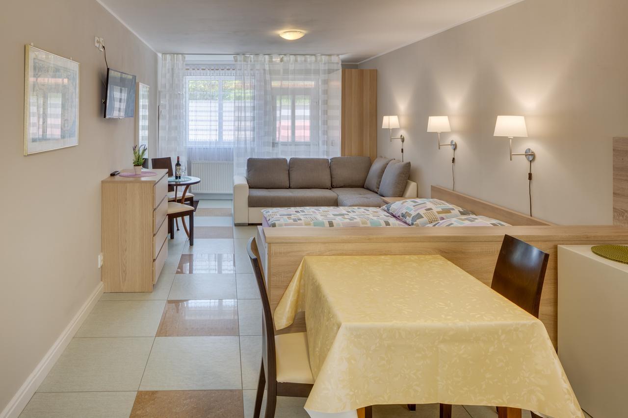 Apartements Studio 964 Libeznice Bagian luar foto